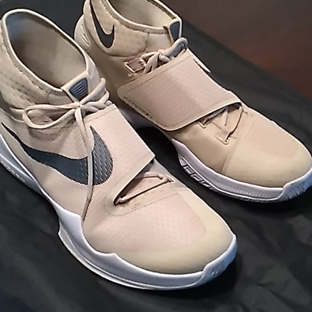 Nike Zoom HyperRev basketball shoes